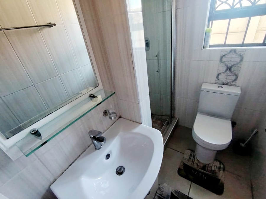 6 Bedroom Property for Sale in Baysville Eastern Cape